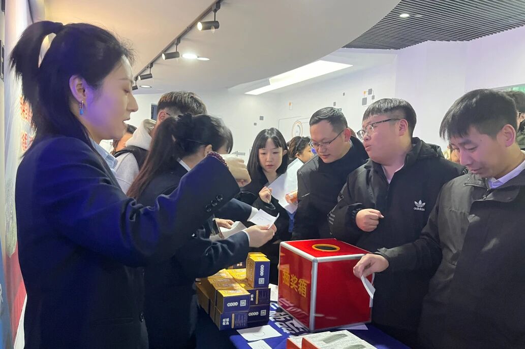 领证宣誓有奖竞答，助力新驾驶人安全启程