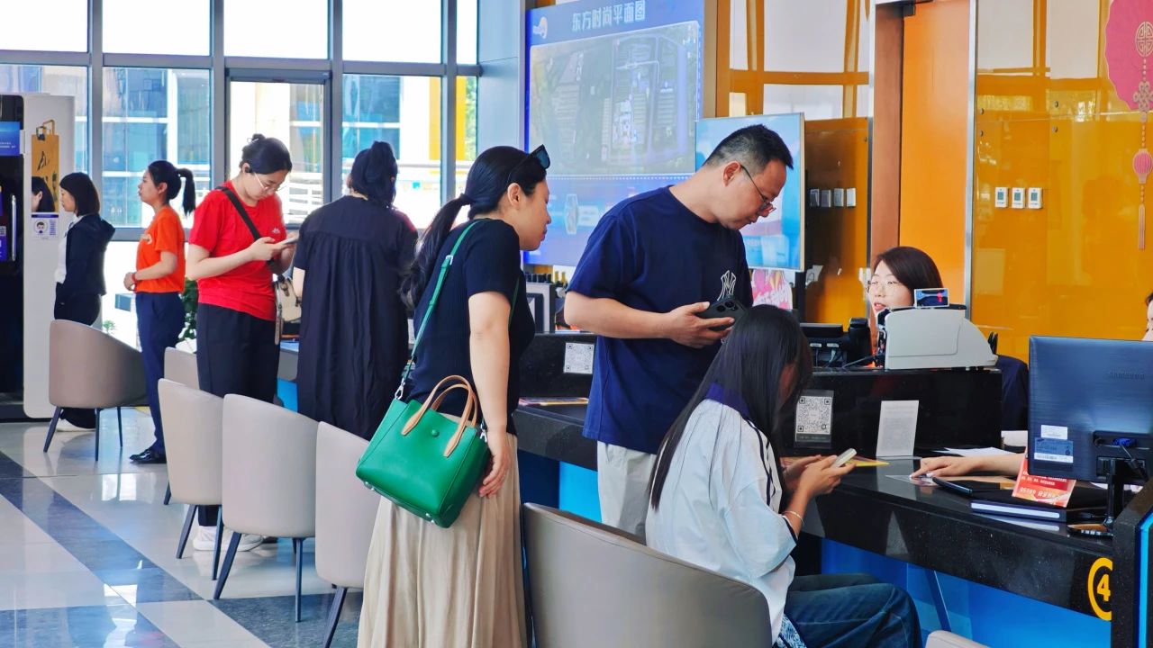 高考后首日，东方时尚迎来报名潮！
