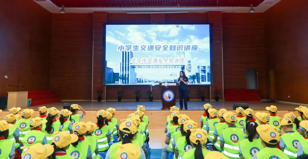 文明出行 | 让道路风景畅通而美好